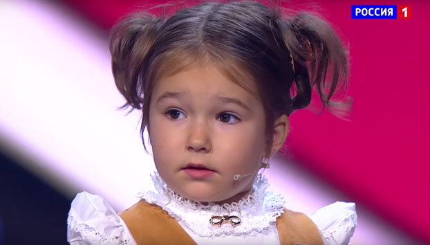 Increíble: La niña rusa de 4 años que habla ruso, inglés, chino, español, alemán, francés y árabe