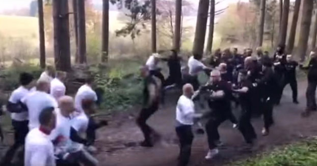 Hooligans del Estrasburgo y del Nancy quedan en un bosque para pegarse con los hooligans del Feyenoord (Vídeo)