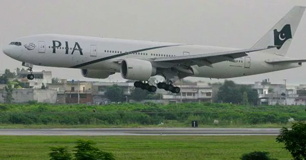 Un avión aterriza de emergencia después de que un pasajero colapsara todos los inodoros