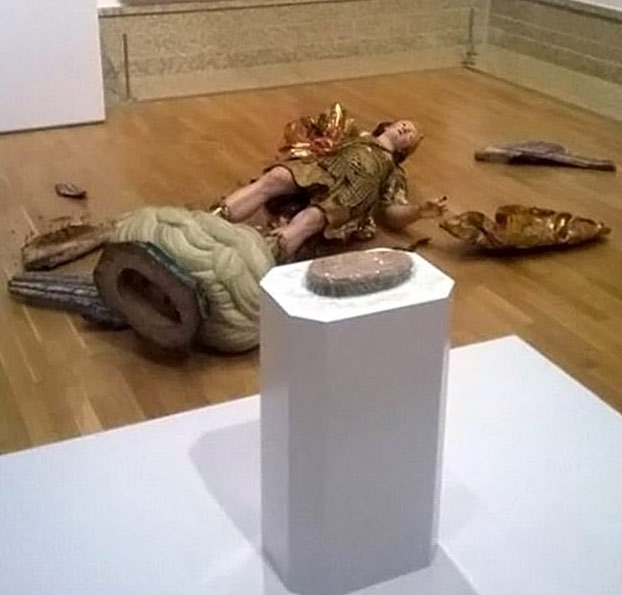 destroza-estatua-san-miguel-museo-lisboa-3
