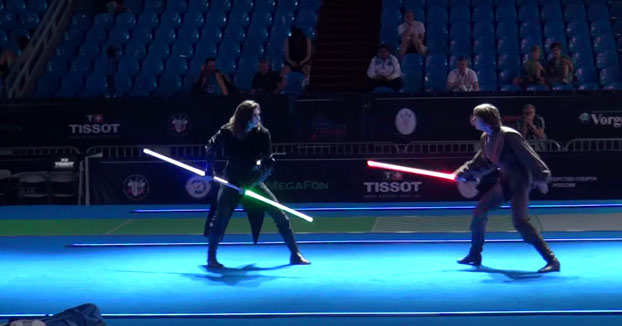 Duelo de esgrima con sables láser de Star Wars