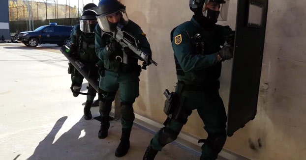 La Guardia Civil comparte un 'Mannequin Challenge' en Twitter y reta a la Policía Nacional