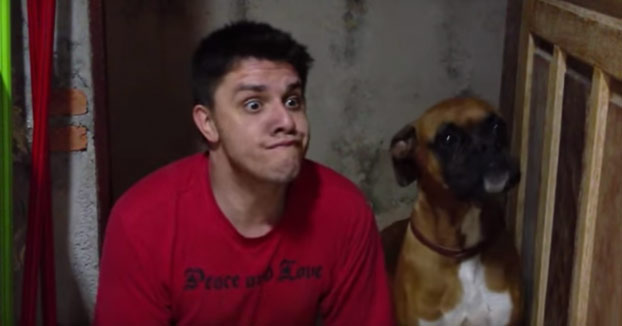 Este chaval imita todos y cada uno de los movimientos de su perro