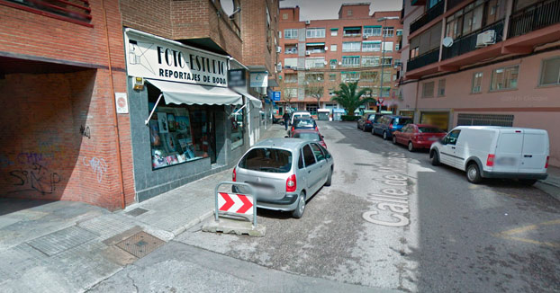 La Policía Nacional lo busca: Se hace una fotografía de carné en una tienda y luego roba a la dueña