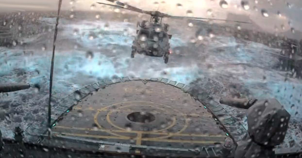 Maniobra de aterrizaje de un helicóptero MH-60R Seahawk en un buque patrullero con mar picado