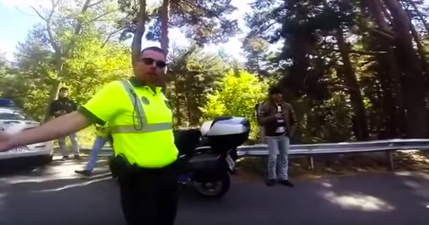 Motorista se lleva una sorpresa en plena ruta: ''Me he cagao señor agente''