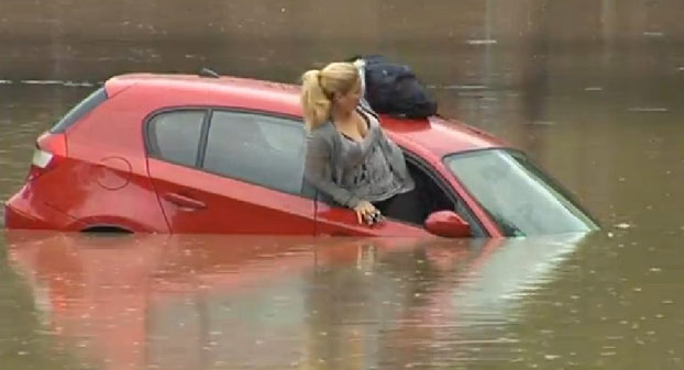 mujer-atrapada-coche-sagunto-2