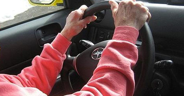 Cazan conduciendo a una mujer de Ferrol de 74 años sin carné desde 1963