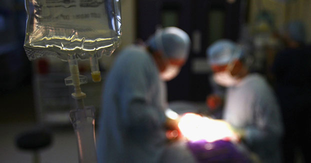 Una paciente se tira un pedo durante una operación y provoca un incendio en el quirófano