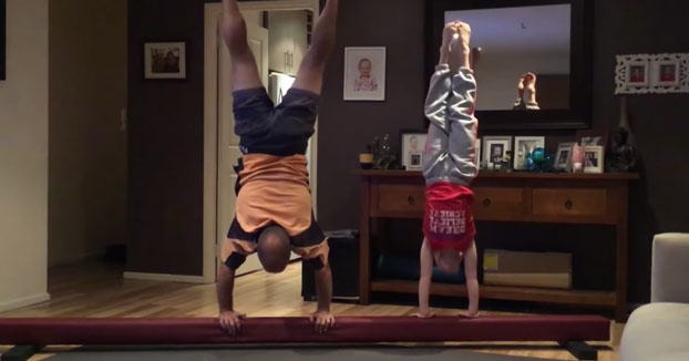 Este padre se propone imitar todos los ejercicios de gimnasia de su hija