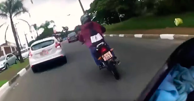 Impresionante persecución de la policía militar a un motorista en São Paulo