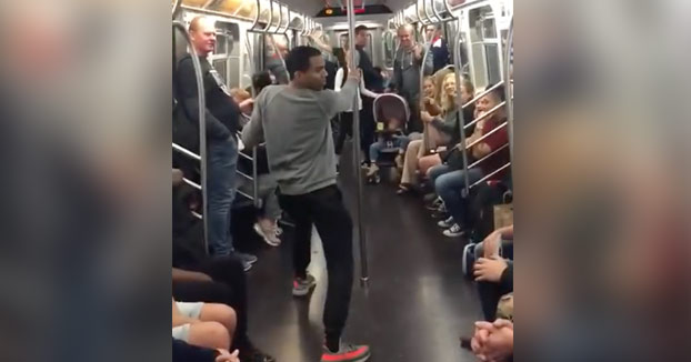 Ojo al show que se marcan estos chavales en pleno vagón del metro de Nueva York