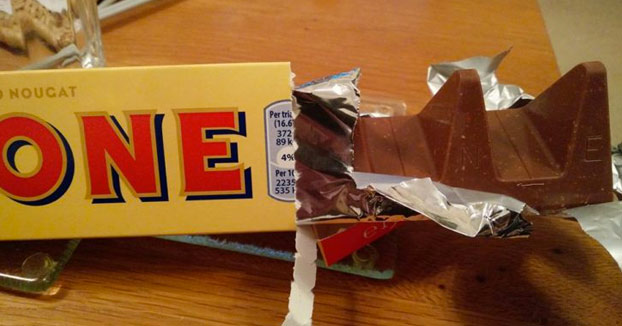 Indignación con Toblerone: Cambia su forma para ahorrar chocolate y mantener su precio