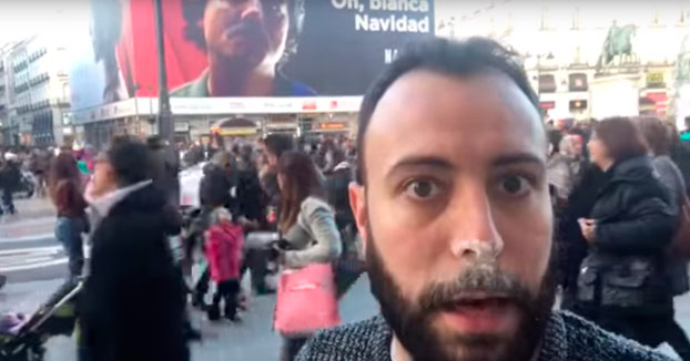 Comentando el polémico cartel de Narcos desde la misma Puerta del Sol de Madrid
