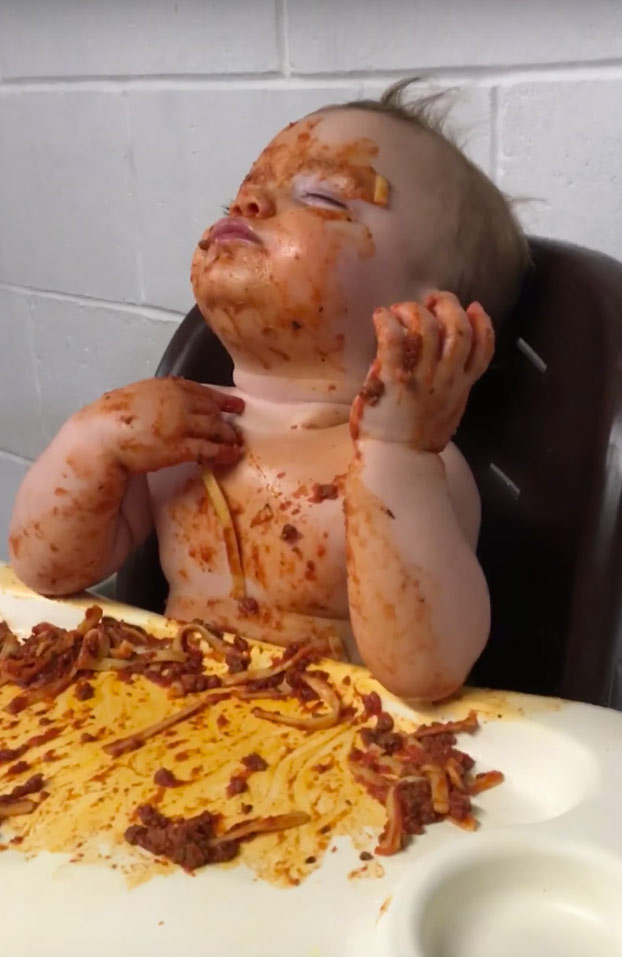 bebe-durmiendo-comiendo-espaguetis-4