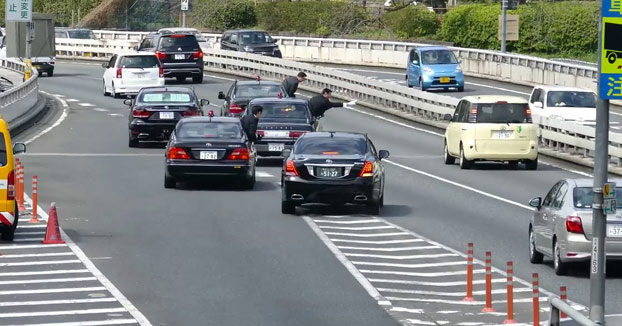 Esto es lo que ocurre cuando el primer ministro de Japón se desplaza en coche por el país