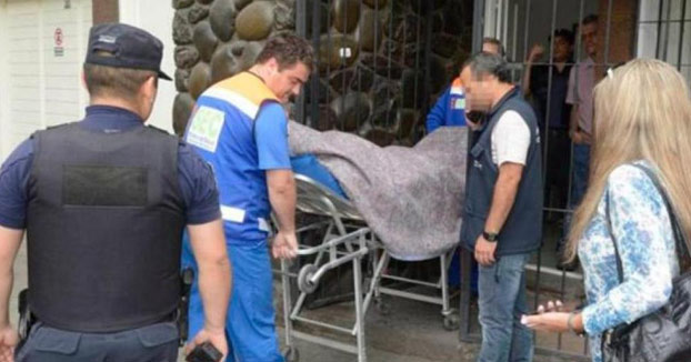 Detienen a un cirujano mientras se operaba a sí mismo para alargar su pene