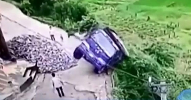 Este camionero se salva de morir saliendo del camión a lo Fast & Furious (Vídeo)