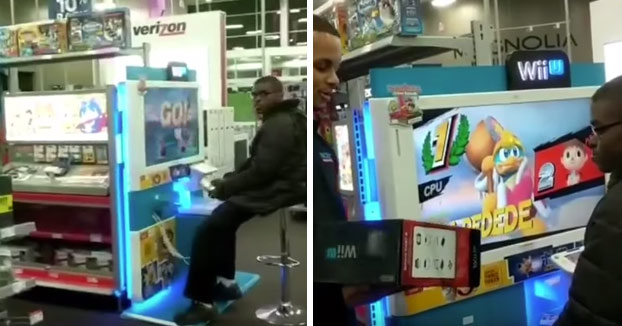 Los trabajadores de una tienda le regalan una Wii U a un adolescente que iba todos los días a jugar (Vídeo)