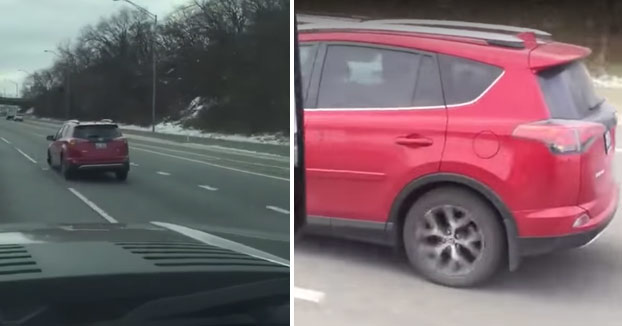 ¿Que hace ruido el coche? No hay problema, se sube la música y se acabó el ruido