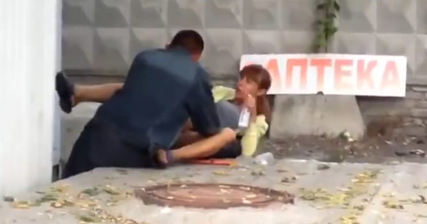 Escena de amor en Rusia: ''Te he dicho que me lo comas!''