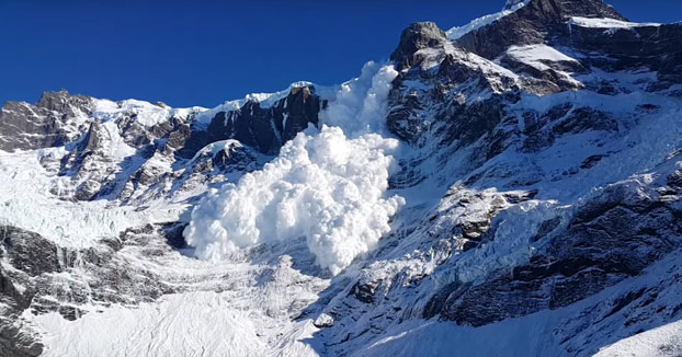 Estaban de excursión en Torres del Paine cuando se produce una avalancha y esta para justo a sus pies