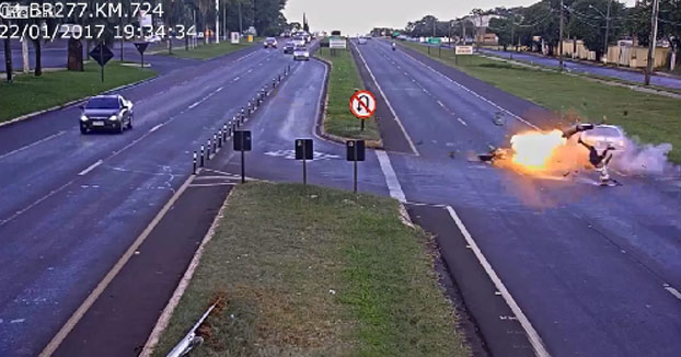 Pelos de punta: Brutal accidente en una carretera de Brasil (Vídeo)