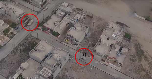 DA MIEDO: Coches bomba de ISIS explotando contra tanques iraquíes (Grabado con drones)