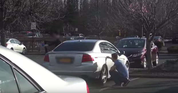 Demostración de cómo nos pueden robar en el coche de una forma muy sencilla