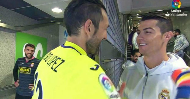 A Cristiano Ronaldo se le 'escapa' el secreto capilar de Diego López frente a las cámaras