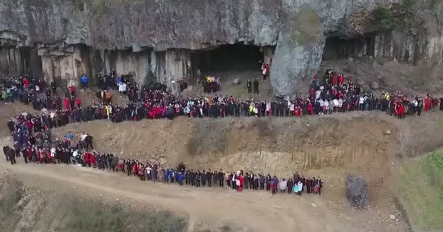 Organizan una reunión familiar y necesitan un drone para hacerse la foto