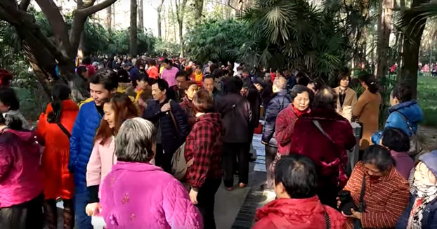 Visita a un mercadillo de solteros en China