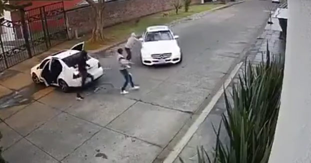 No es una película, es el momento exacto en el que secuestran a una mujer a plena luz del día