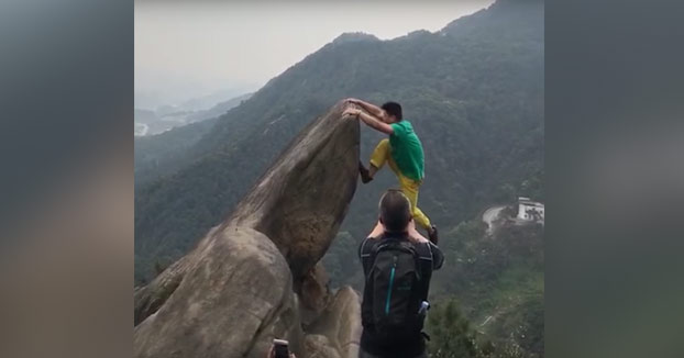 Esto es lo que pasa cuando haces el bobo cerca de un barranco