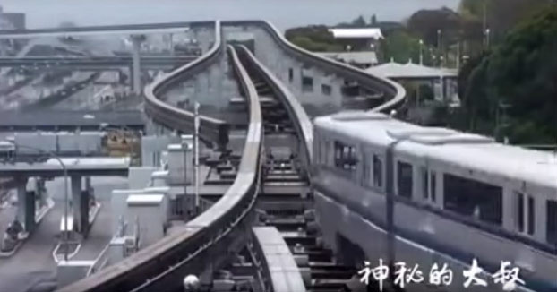 Cambio de vías en el monorrail de Osaka, Japón