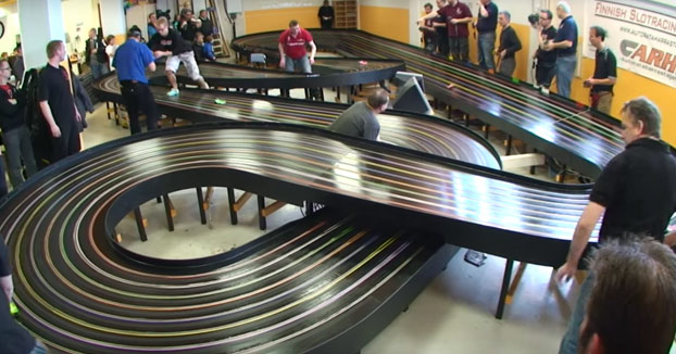 Las carreras de Scalextric en Finlandia son alucinantes si es que te enteras de algo