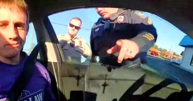 Un abogado que conduce Uber explica al policía que tiene derecho a grabarle (Vídeo)