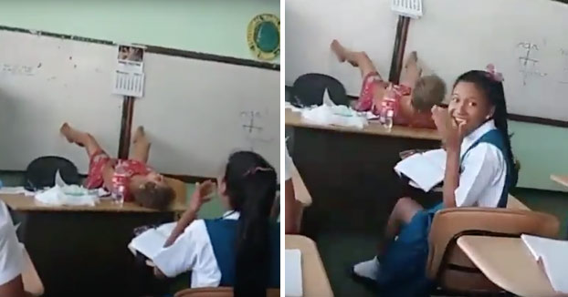 Una maestra muestra a sus alumnos en clase cómo es un parto y es duramente criticada (Vídeo)