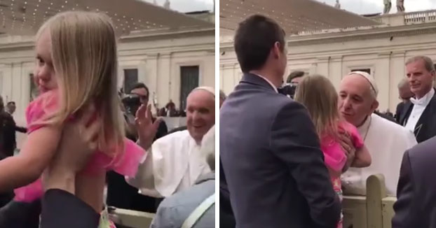 Venga hija, vete a darle un beso al Papa
