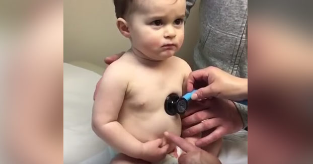 El bebé que le cogió cariño a su enfermera