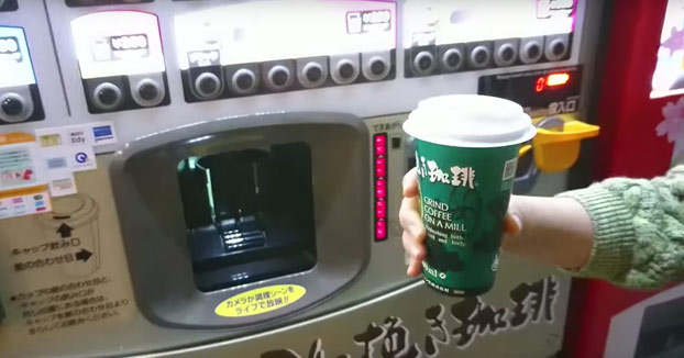 Las máquinas de café en Japón te muestran todo el proceso por una pantalla LCD