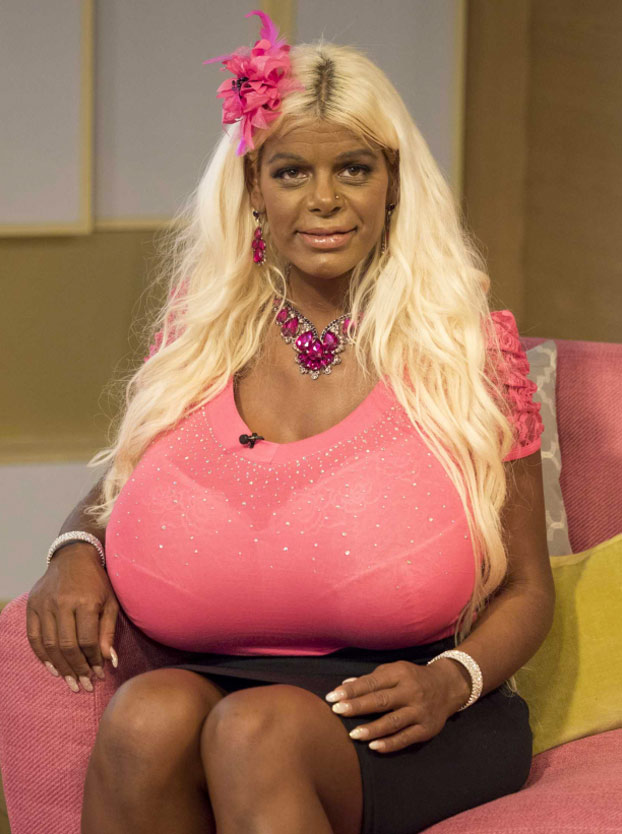 Martina Big, una modelo alemana adicta al bronceado y con 