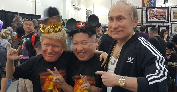 No son Trump, Putin y Kim Jong-un bailando, son tres máscaras hiperrealistas