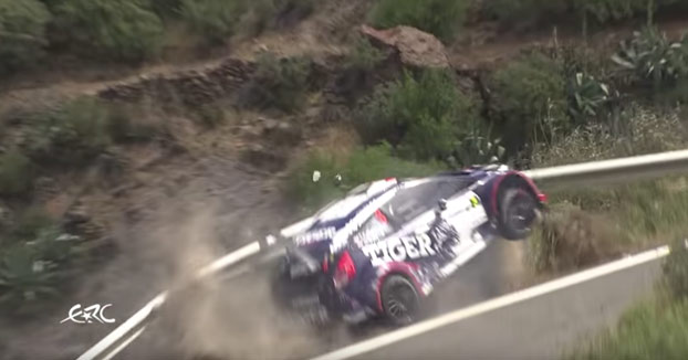 Un piloto se salva por los pelos de caer por el barranco durante el Rally Islas Canarias