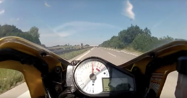 Impresionante frenada de emergencia a 240 km/h en una autobahn alemana