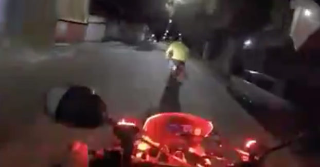 Persecución policial en moto por las calles de Brasil