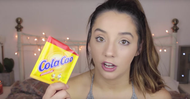Esta youtuber británica prueba dulces españoles y se come pipas sin pelar y Cola Cao a palo seco