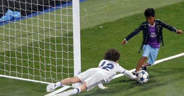 Cristiano Jr emociona al Bernabéu tras un golazo con regate