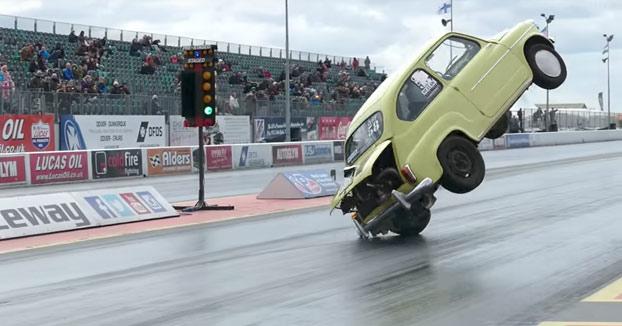 Esto es lo que ocurre cuando le pones demasiada potencia a tu Fiat 600