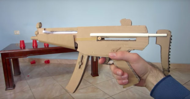 Proyecto friki: Construye tu rifle MP5 de cartón con cargador automático